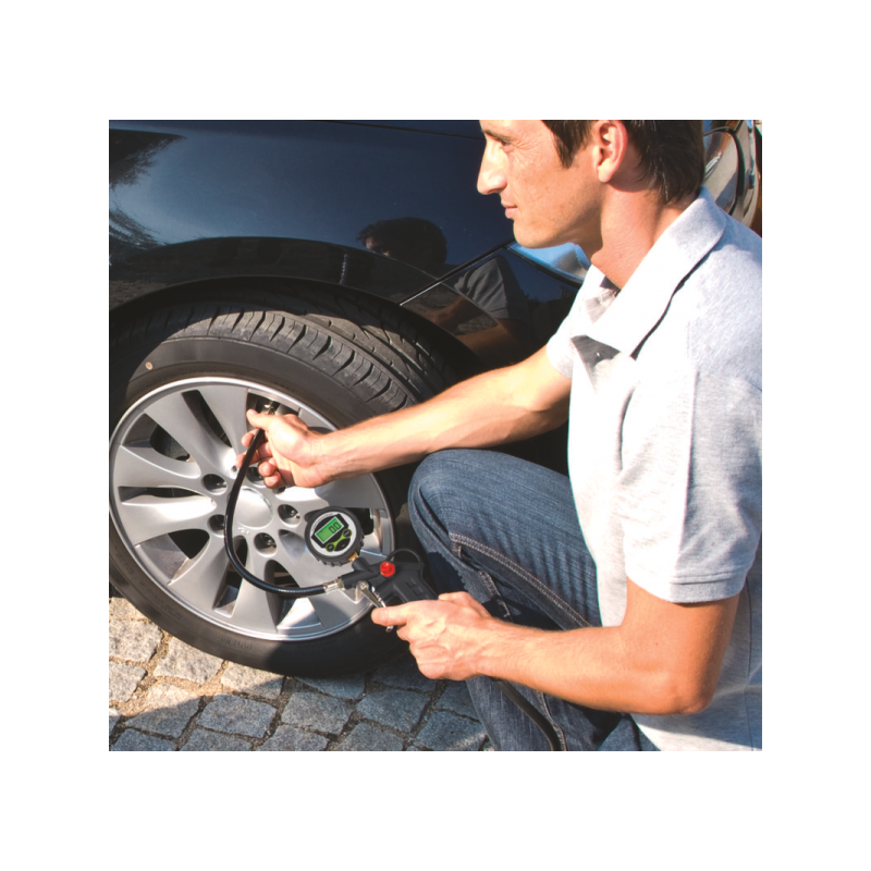 Пневмопистолет для накачки шин Einhell 4133115 в работе