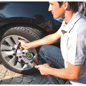 Пневмопистолет для накачки шин Einhell 4133115 в работе