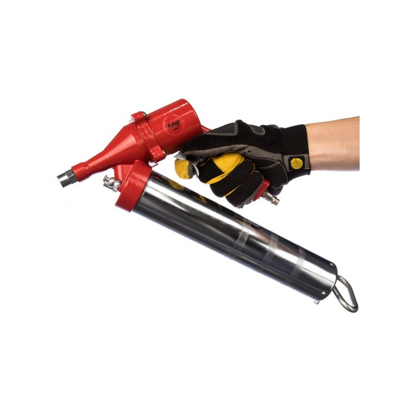 Пневмопистолет для герметика Fubag 110118 в руке