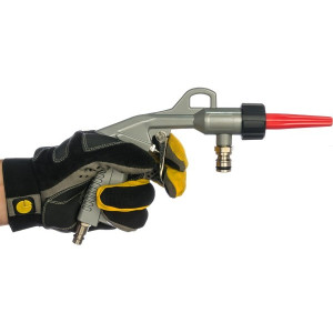 Пневмопистолет моющий Fubag WG85/4 110114 в руках