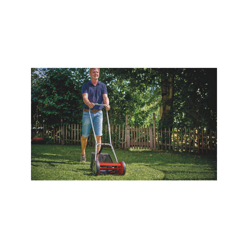 Газонокосилка механическая Einhell GC-HM 300 в работе