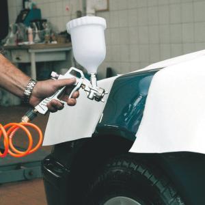 Пневматический краскопульт Einhell 4133000  в работе