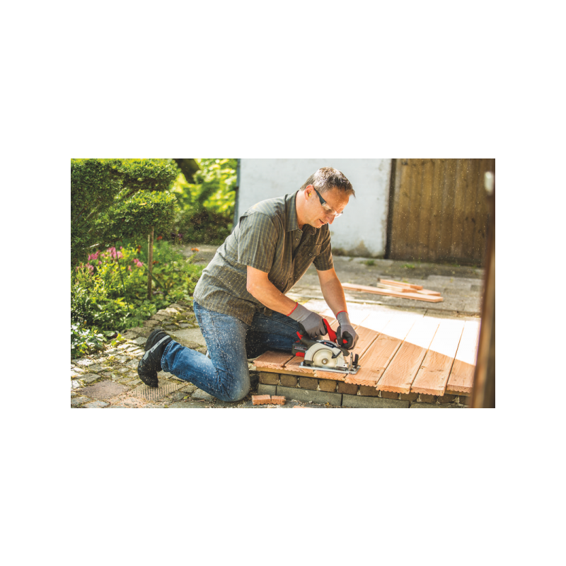 Циркулярная пила Einhell TE-CS 18/165-1 Li-Solo (без АКБ) в работе