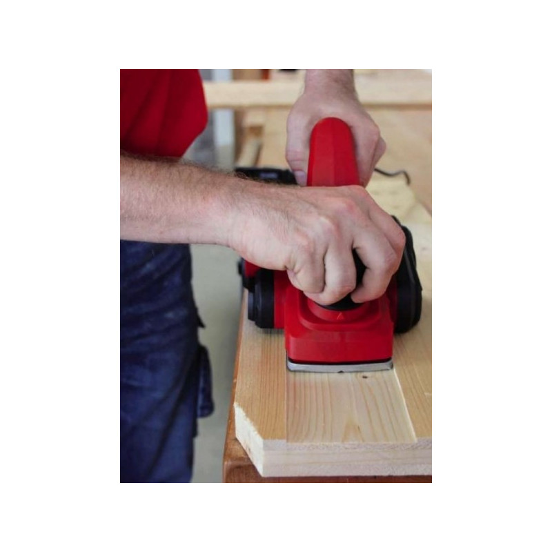 Электрорубанок Einhell TC-PL 750 4345310 в работе