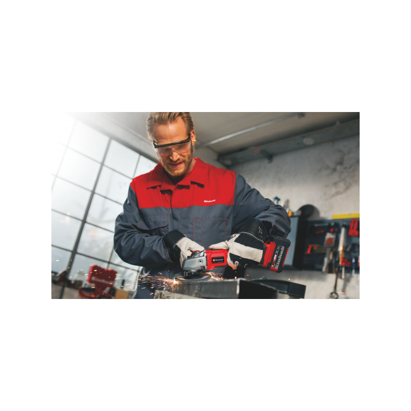 Угловая шлифмашина аккумуляторная Einhell AXXIO 18/125 Q 4431151 (без АКБ) в работе