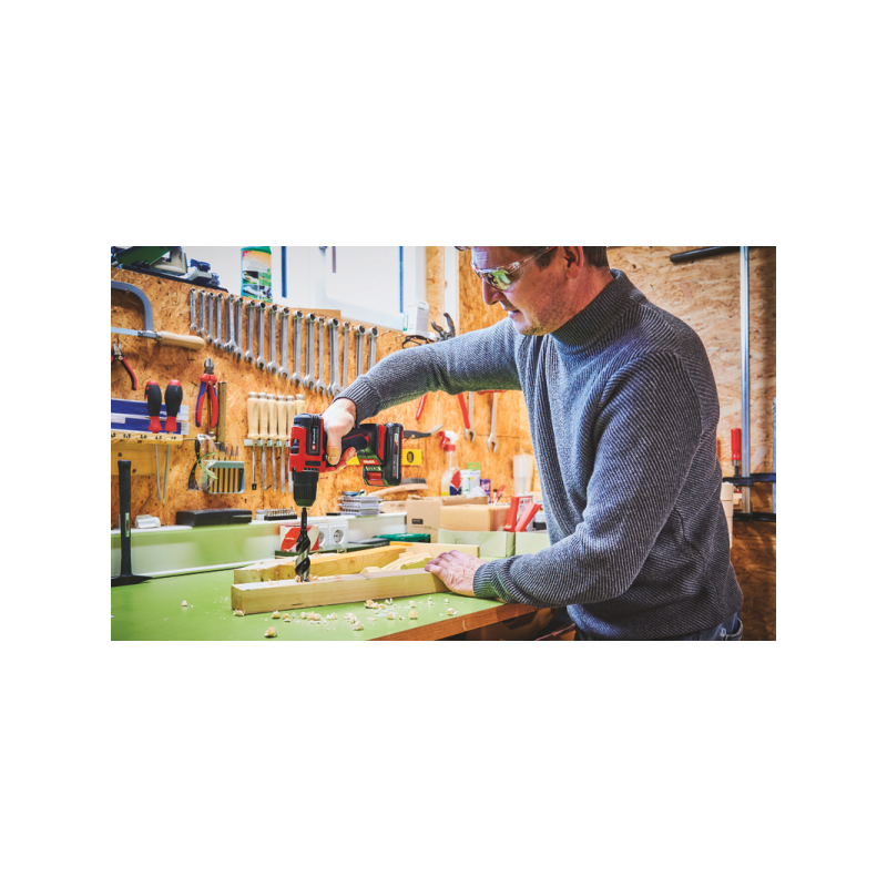 Дрель-шуруповерт Einhell TE-CD 18/40 Li BL-Solo 4513997 (без АКБ) в работе