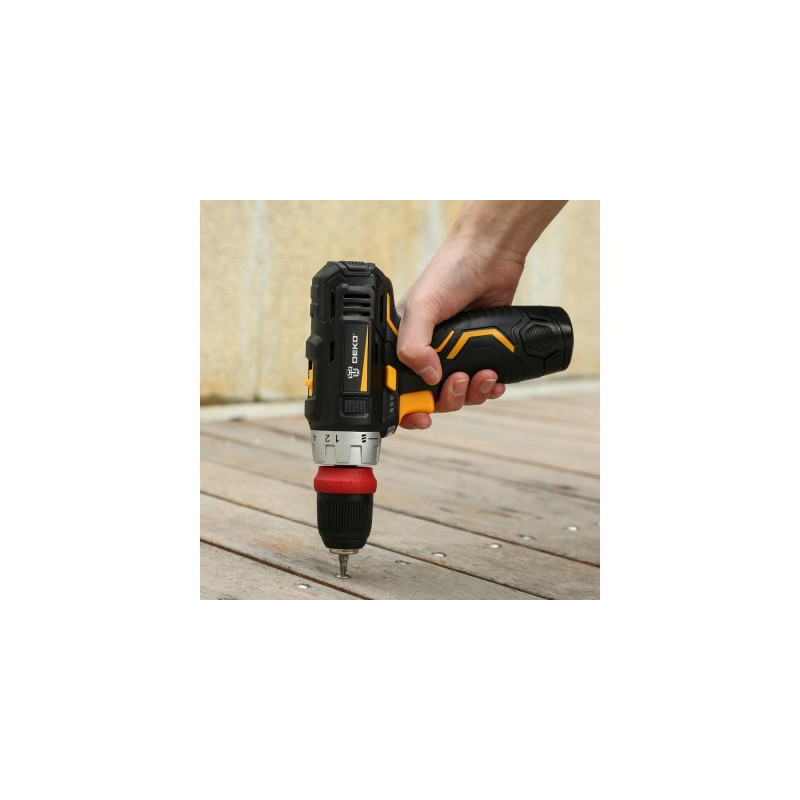 Дрель-шуруповерт Deko GCD12DU3 063-4114 в работе