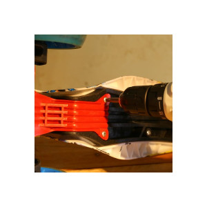 Дрель-шуруповерт Deko GCD12DU3 Snow white Set 1 063-4170 в работе