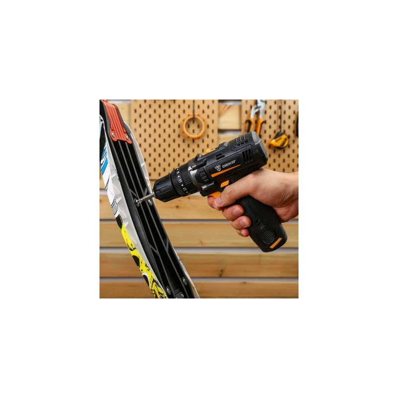 Дрель-шуруповерт Deko GCD12DU 063-4039 закручивание