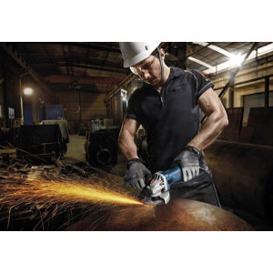 Угловая шлифмашина Bosch GWS 750 S 0.601.394.121 в процессе выполнения работ