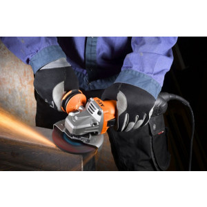 Угловая шлифмашина AEG Powertools WS 13-125 SXE 4935451309 шлифует металл