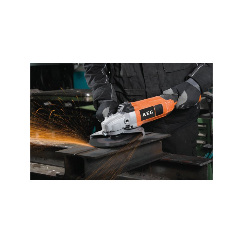 Угловая шлифмашина AEG Powertools WS 22-230 E 4935431720 шлифует металл