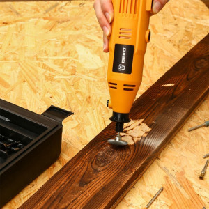 Набор граверов Deko  DKRT DKRT200 Set 237 063-1414 в процессе работы