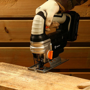 Электролобзик Deko DKJS20 Set 2 063-4211 в процессе работы