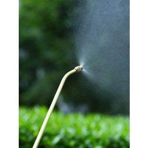 Аккумуляторный опрыскиватель Deko DKSP11 065-0950 вариант использования