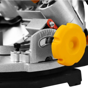 Торцовочная пила Deko DKMS1200-190 063-4215 вблизи