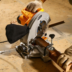 Торцовочная пила Deko DKMS1400-210 063-4216 распиливание древесины