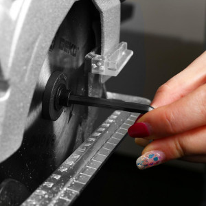 Циркулярная пила Deko DEKO DKCS20 Laser 063-4205 регулировка