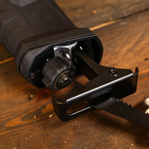 Сабельная пила Deko DKRS1200 063-4195 вблизи