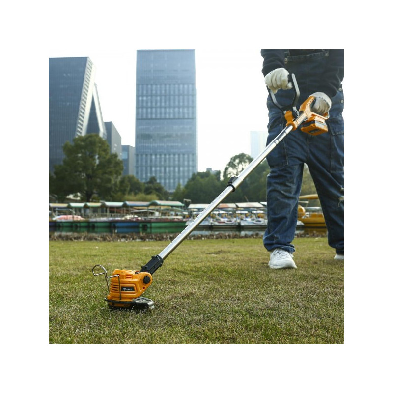 Триммер аккумуляторный Deko DKTR21 063-4239 на траве