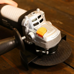 Угловая шлифмашина Deko DKAG1250 063-4174 вариант использования