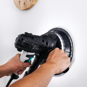 Эксцентриковая шлифмашина Deko DKG900 063-2207 в процессе использования