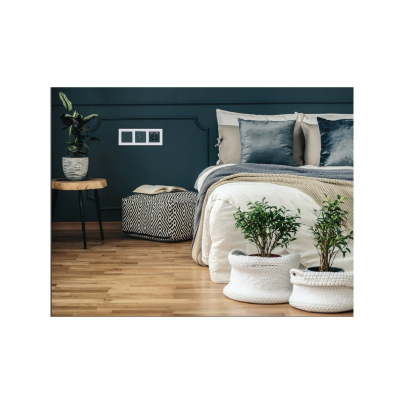 Розетка Schneider Electric Atlas Design ATN000891 изумруд в интерьере