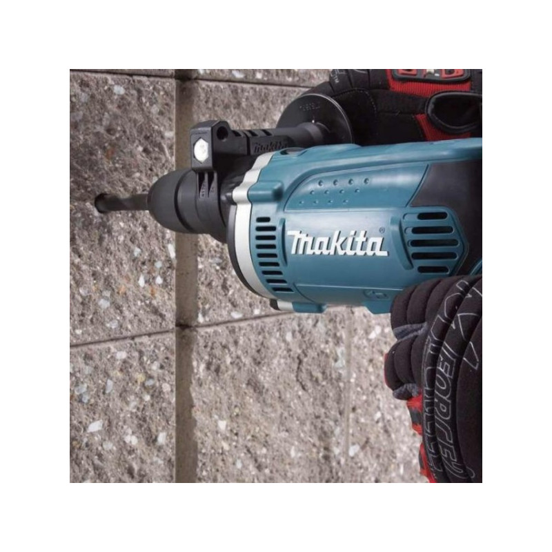 Дрель ударная Makita HP 1631 K в работе