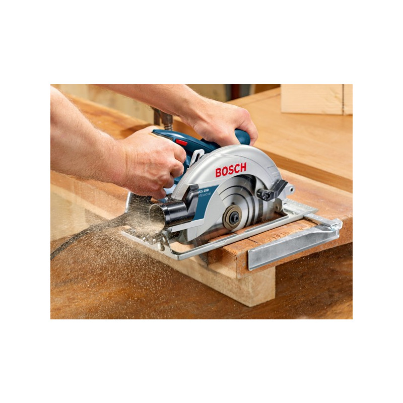 Циркулярная пила Bosch GKS 190 0.601.623.000 в процессе выполнения работ