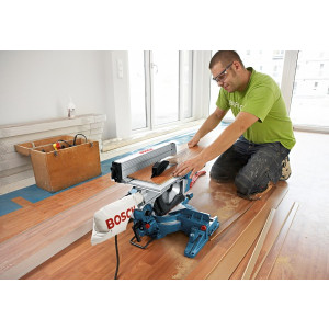 Комбинированная пила Bosch GTM 12 JL 0.601.B15.001 в процессе выполнения работ