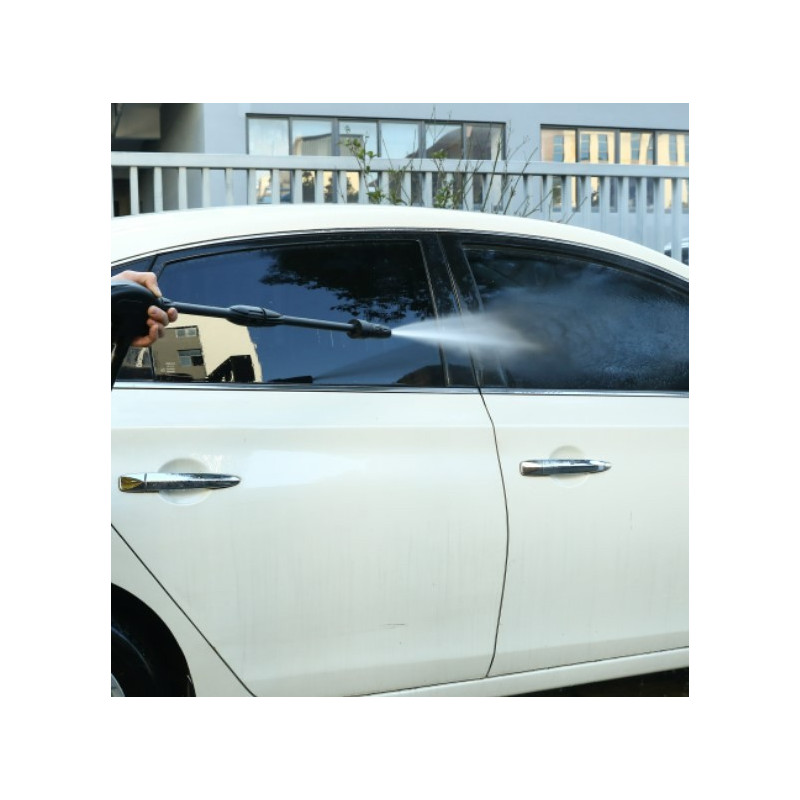 Мойка высокого давления Deko DKCW125 в работе