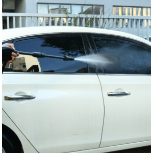 Мойка высокого давления Deko DKCW125 в работе