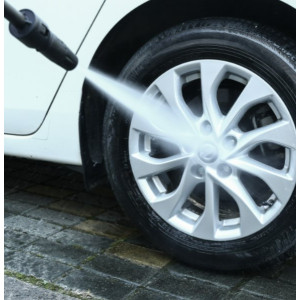 Мойка высокого давления Deko DKCW140 в работе