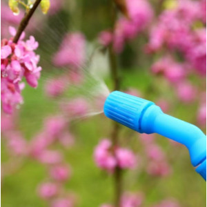 Ручной опрыскиватель Deko DKSP06 065-0938 в работе