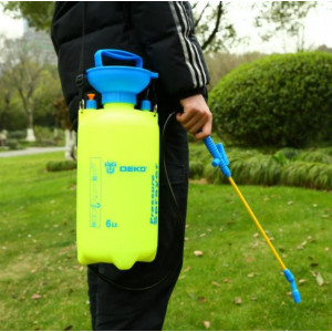 Ручной опрыскиватель Deko DKSP07 065-0939 на плече