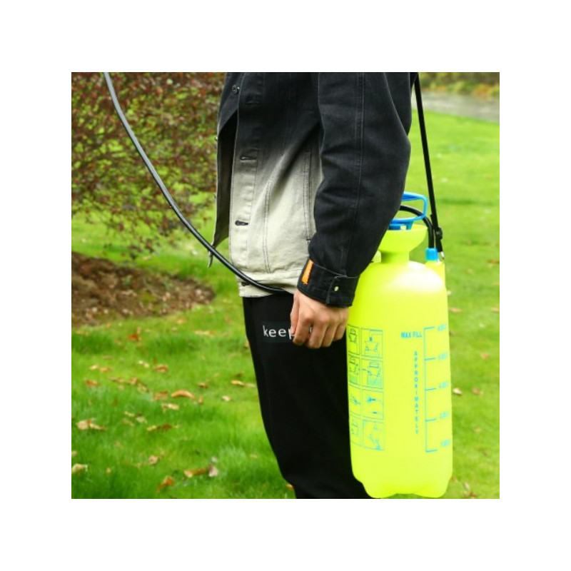 Ручной опрыскиватель Deko DKSP08 065-0940 на плече