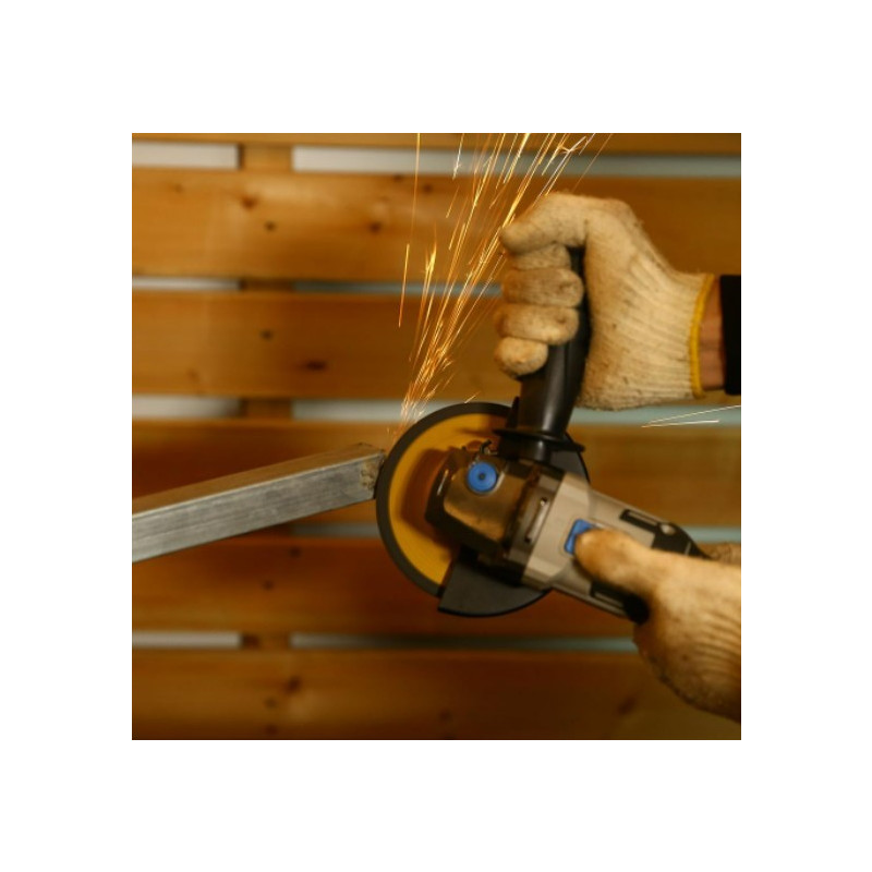 Угловая шлифмашина Deko DKAG20 063-4026 в работе