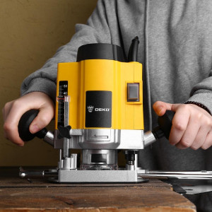Фрезер Deko DKR1600E Set 063-4221 в работе