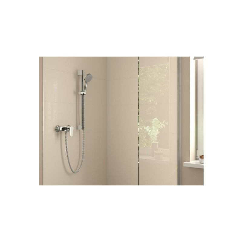 Душевой гарнитур Hansgrohe Vernis Blend 26275000 на стене