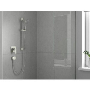 Душевой гарнитур Hansgrohe Vernis Blend 26275000 в ванной