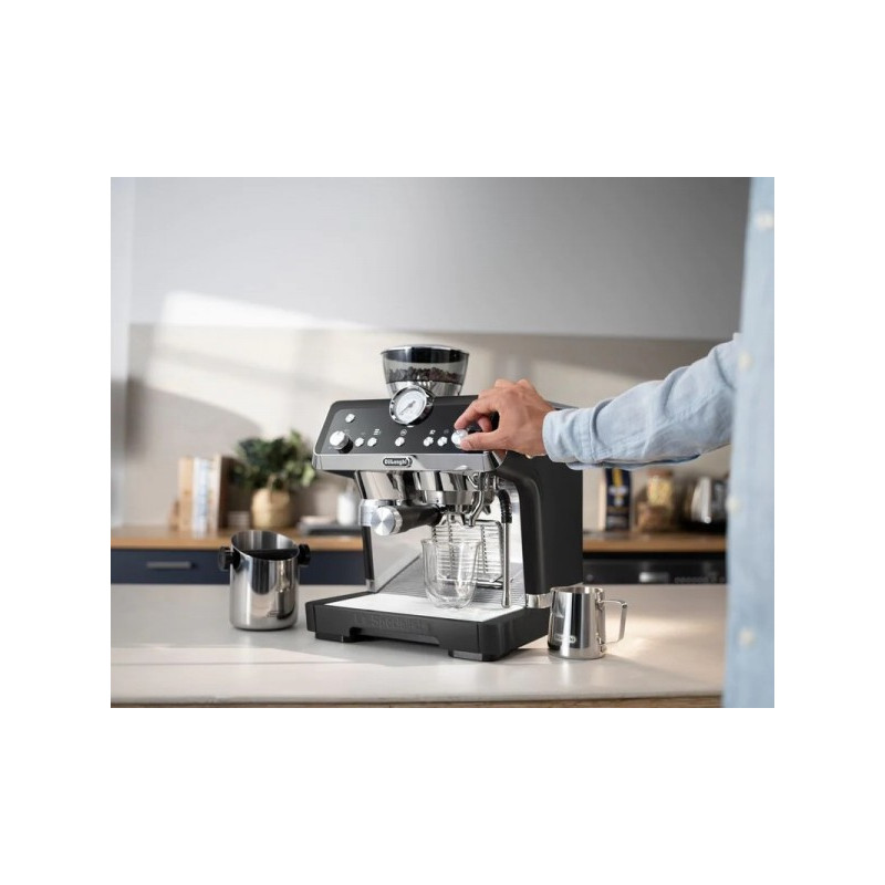 Кофеварка DeLonghi EC 9355 BM в интерьере