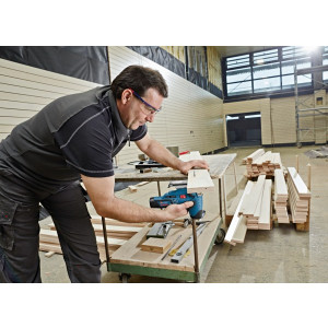 Электролобзик Bosch GST 12V-70 0.601.5A1.001 (без АКБ) в процессе выполнения работ