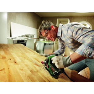 Электролобзик Bosch AdvancedCut 50 0.603.3C8.120 в процессе выполнения работы