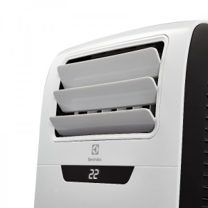 Мобильный кондиционер Electrolux EACM-12 FM/N3 с открытым жалюзи