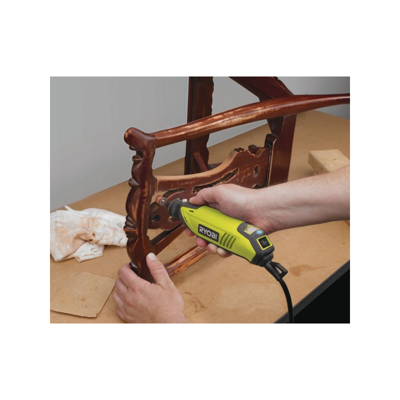 Гравер Ryobi EHT150V в интерьере