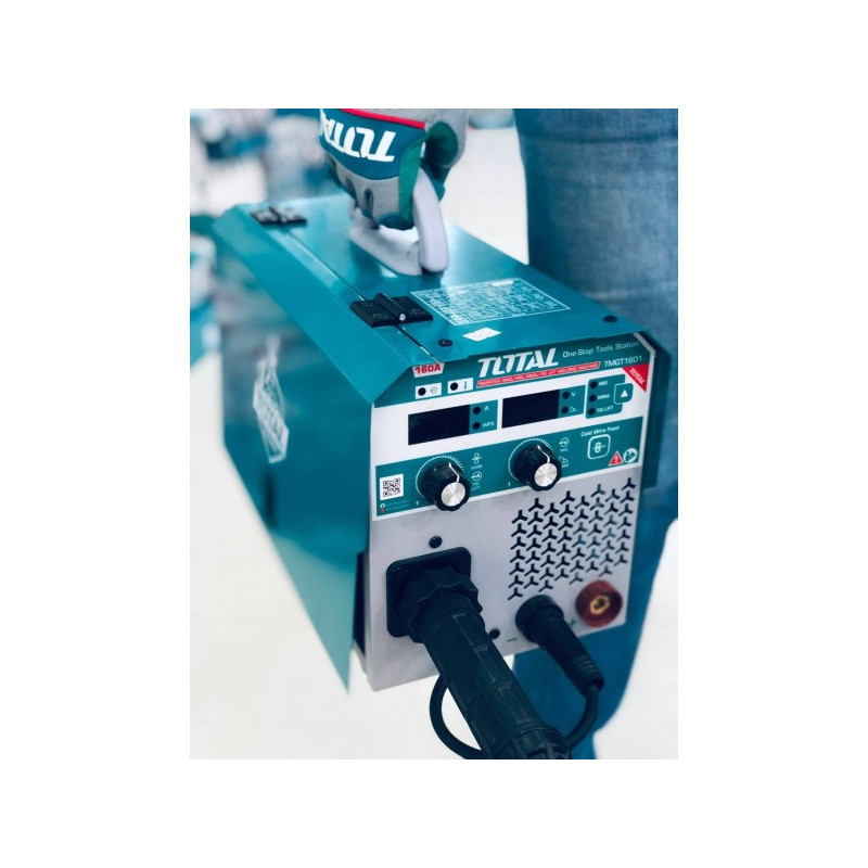 Сварочный полуавтомат-инвертор Total TMGT1601 в интерьере