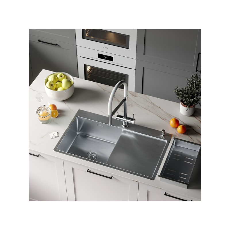 Кухонная мойка Roxen Vespa 70L сатин в интерьере