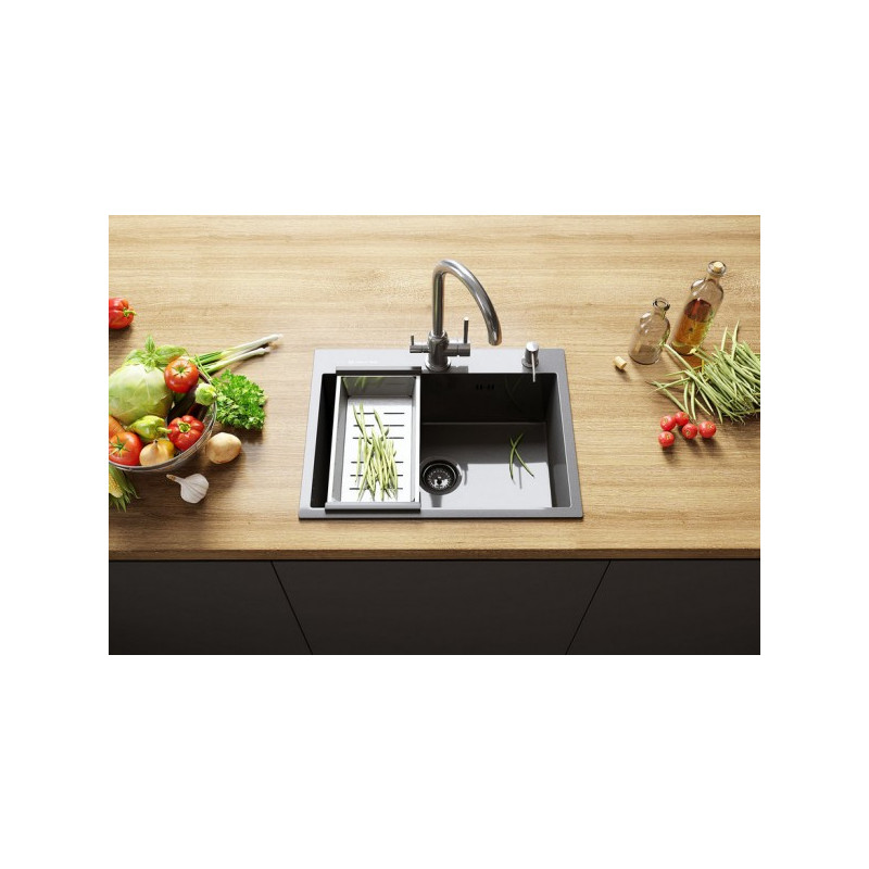 Кухонная мойка Ulgran Steel 600 черная брашированная сталь в интерьере