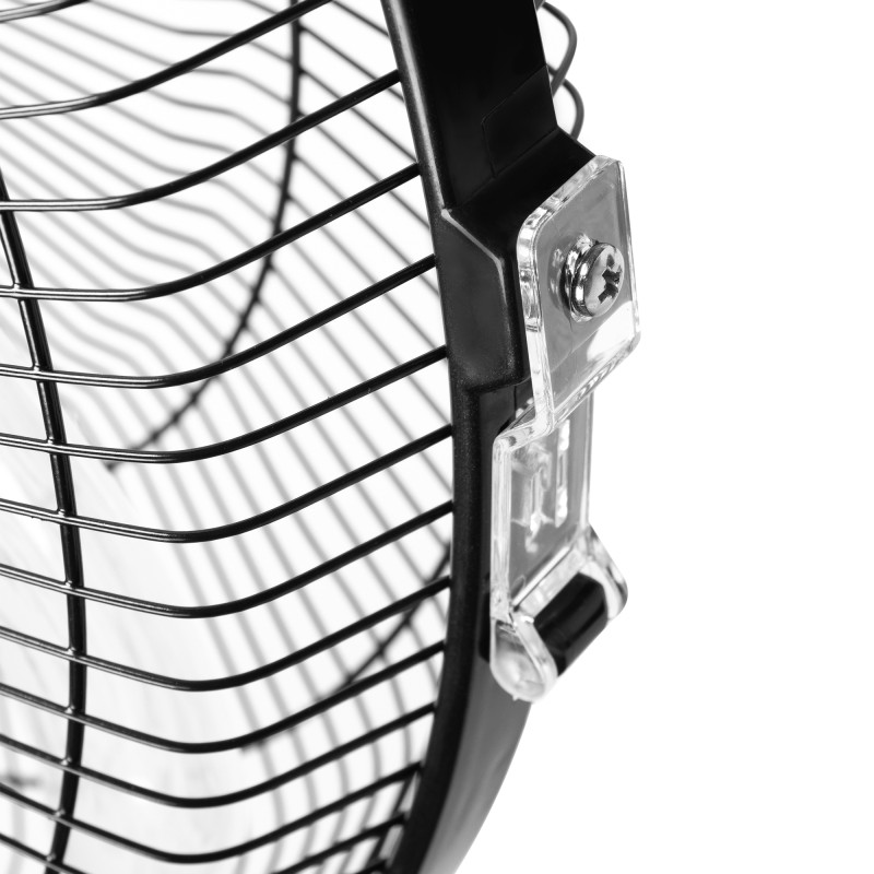 Напольный вентилятор  Electrolux EFF-1004B вблизи