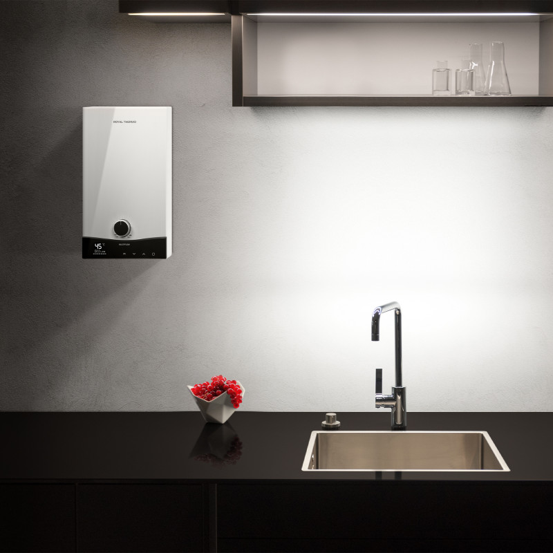 Проточный водонагреватель Royal Thermo NPX 8 Multiflow в интерьере (1)